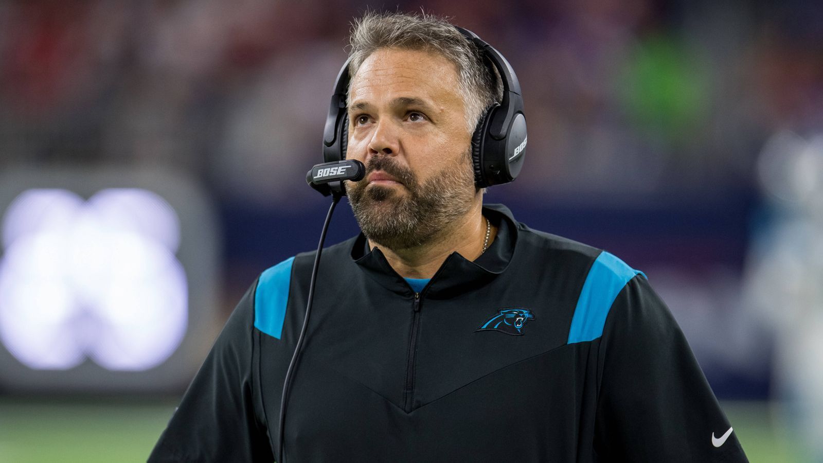 
                <strong>Wer Matt Rhule schlägt, wird entlassen</strong><br>
                Was haben Matt Nagy, Joe Judge, Mike Zimmer, Vic Fangio und Brian Flores gemeinsam? Sie alle wurden nach der Saison 2021 entlassen. Doch nicht nur das: Sie alle haben in den letzten zwei Jahren gegen die Carolina Panthers und Head Coach Matt Rhule gewonnen. Der bleibt allerdings, für einige überraschend, weiterhin im Amt. 
              