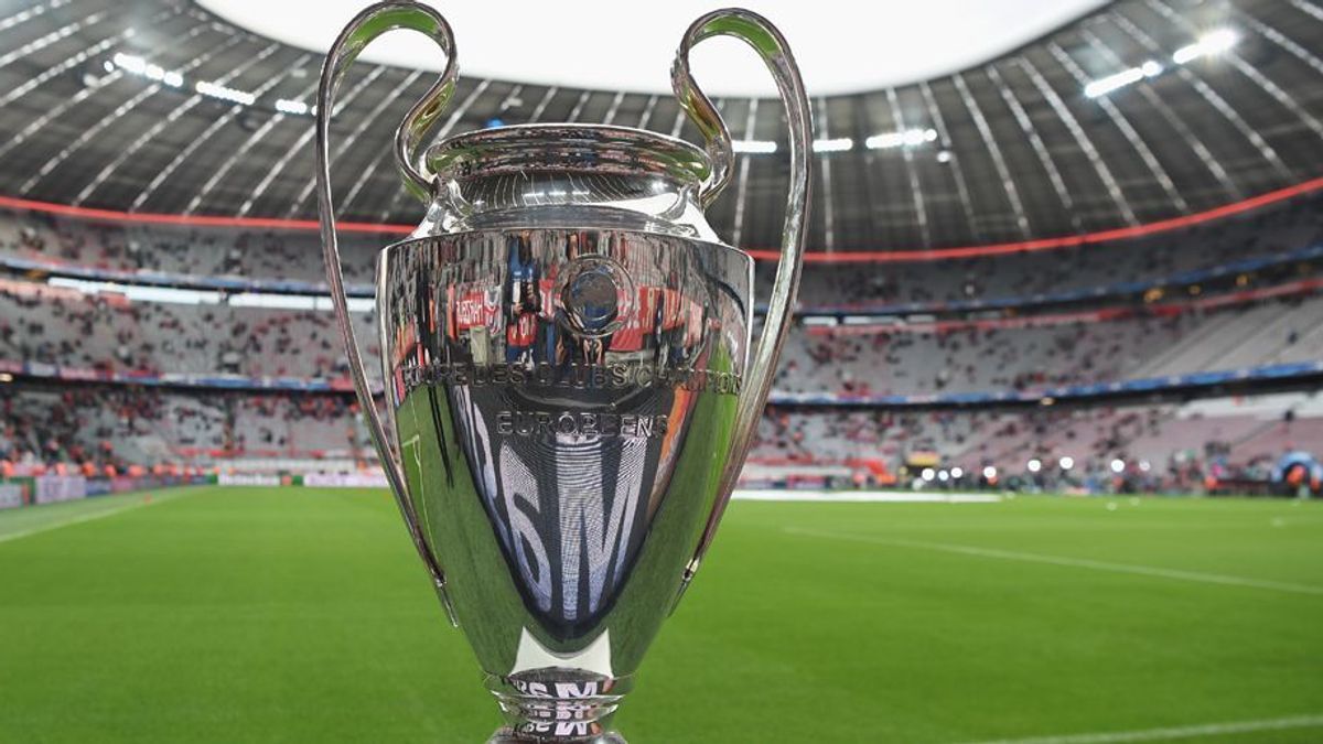 Champions League Pokal 940