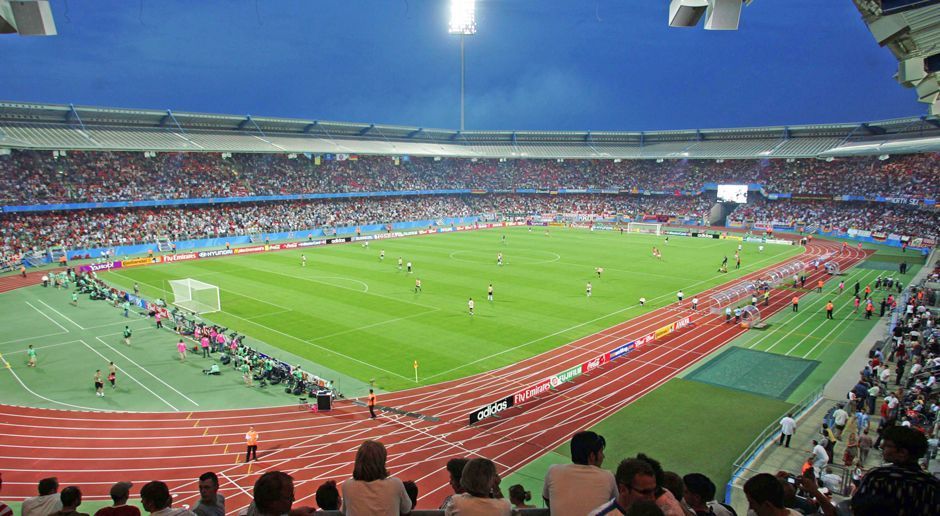 
                <strong>Nicht bei der EM dabei: Stadion Nürnberg</strong><br>
                50.000 PlätzeBei der WM 2006 fanden hier vier Gruppenspiele und ein Achtelfinale statt. 
              