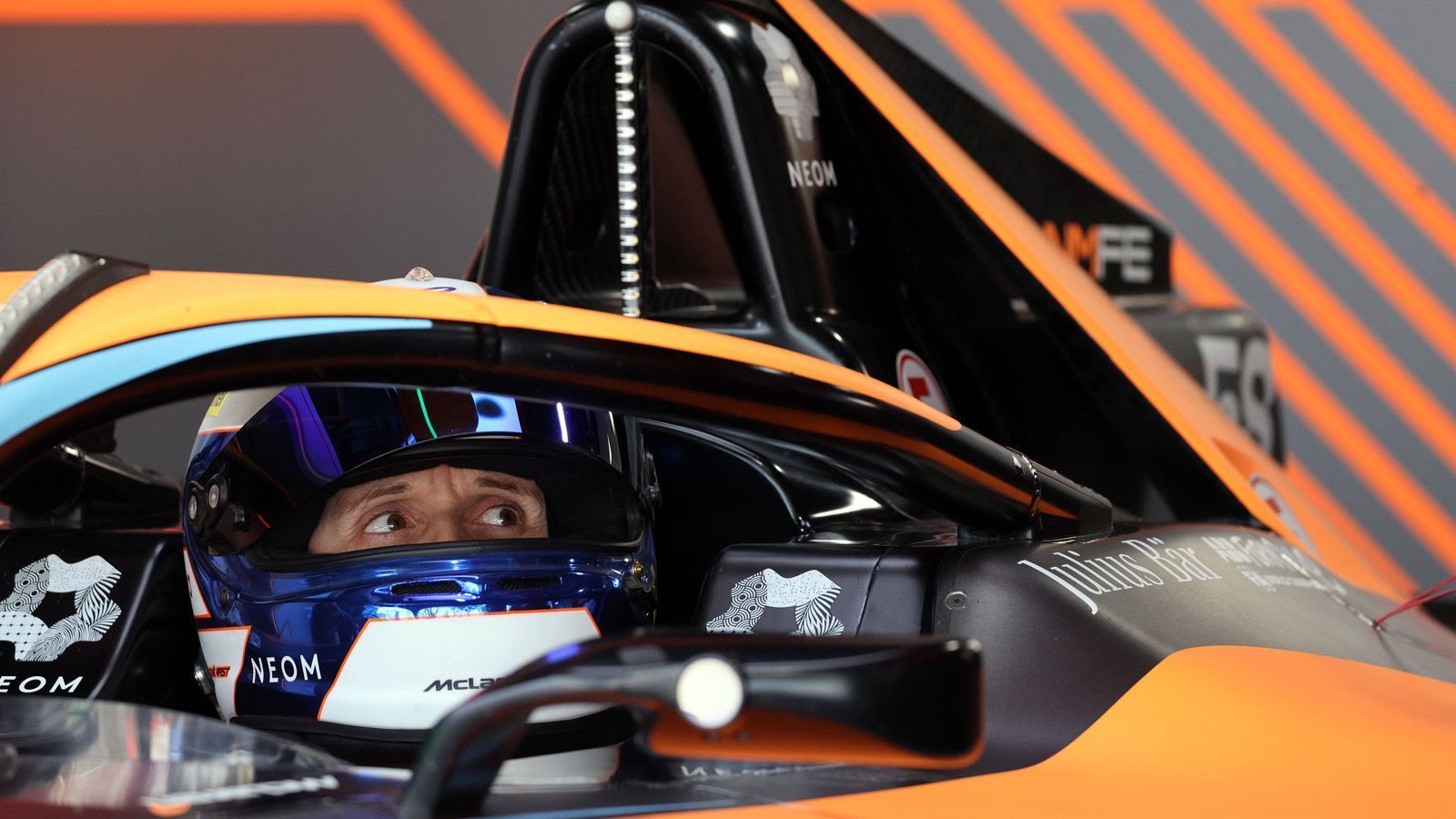 
                <strong>Rene Rast (McLaren)</strong><br>
                Theoretisch war sogar noch mehr drin. "Ich war sehr zufrieden mit meiner Leistung in der Gruppenphase des Qualifyings, in der ich Schnellster war, was ich in den Duellen leider nicht umsetzen konnte", sagte Rast. Im Rennen habe er ein gutes Tempo, eine gute Effizienz und ein gutes Energiemanagement gehabt, so Rast: "Dazu haben Team und ich die richtigen Entscheidungen getroffen. Ich bin sehr zufrieden damit, wie wir das Rennen absolviert haben, und freue mich, dass ich weitere Punkte geholt habe."
              