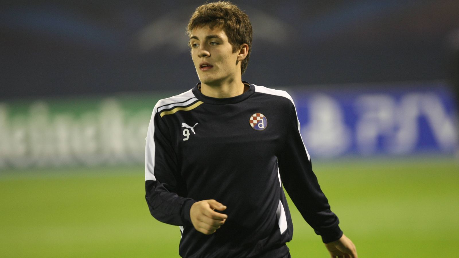 
                <strong>3. Platz: Mateo Kovacic (Dinamo Zagreb)</strong><br>
                &#x2022; Alter: 17 Jahre, sieben Monate und ein Tag -<br>&#x2022; Datum: 7. Dezember 2011 gegen Olympique Lyon (1:7) -<br>&#x2022; Aktueller Klub: FC Chelsea -<br>
              