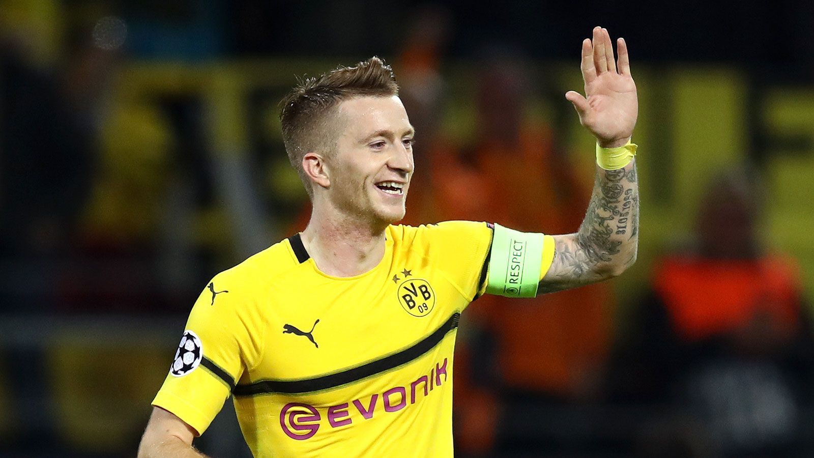 
                <strong>Reus neuer BVB-Rekordtorschütze</strong><br>
                Es läuft derzeit bei Marco Reus! Mit seinem Tor zum 3:0-Endstand für Borussia Dortmund gegen die AS Monaco hat der deutsche Nationalspieler eine CL-Bestmarke geknackt. Es war der 17. Treffer des Offensivspielers für den BVB in der Königsklasse - so viele gelangen bisher nur Robert Lewandowski im Dress der "Schwarz-Gelben". Pierre-Emerick Aubameyang, der insgesamt 15 Mal in der Champions League für den Revierklub traf, folgt auf Platz drei. 
              