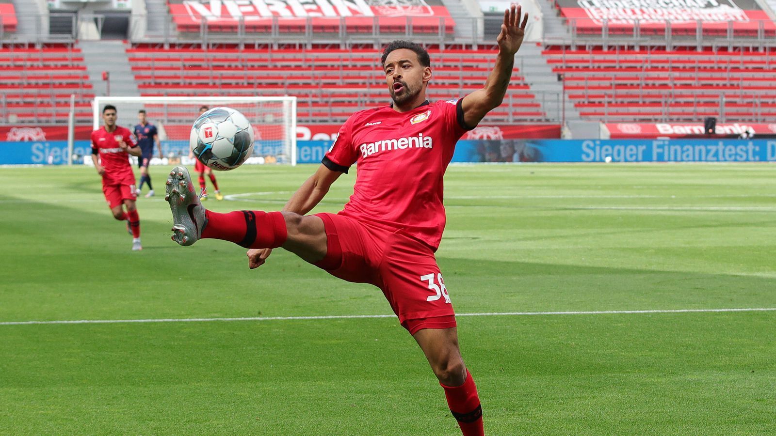 
                <strong>Karim Bellarabi</strong><br>
                Versucht viel nach seiner Einwechslung in der 76. Minute und hätte bei einem besseren Zuspiel von Diaby die Chance zum zwischenzeitlichen 3:2 gehabt. ran-Note: Keine Bewertung.
              