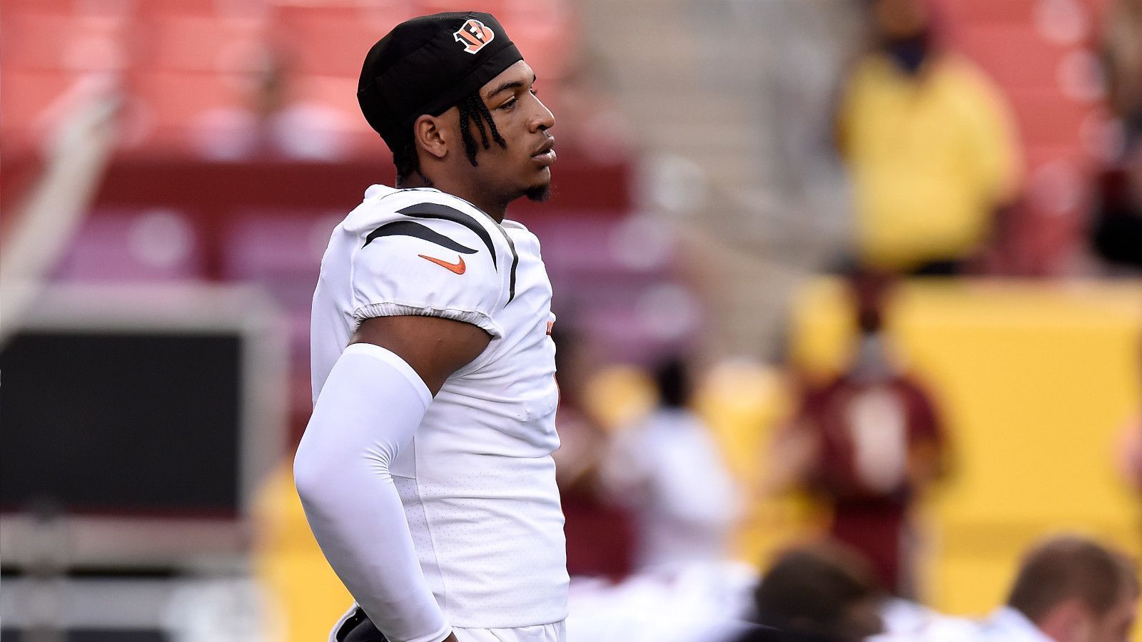 
                <strong>Verlierer: Ja'Marr Chase</strong><br>
                Der fünfte Pick des diesjährigen Drafts konnte in der Preseason nicht wirklich überzeugen. Fünfmal wurde der Wide Receiver der Cincinnati Bengals gesucht, viermal konnte er den Ball nicht fangen. Ein äußerst dürftiger Start in die NFL. Bleibt abzuwarten, wie der 21-Jährige mit Vorjahres-Rookie und Quarterback Joe Burrow harmoniert. Sollte es so weitergehen, müssten sich die Bengals wegen ihres hohen Picks doch mächtig ärgern.
              