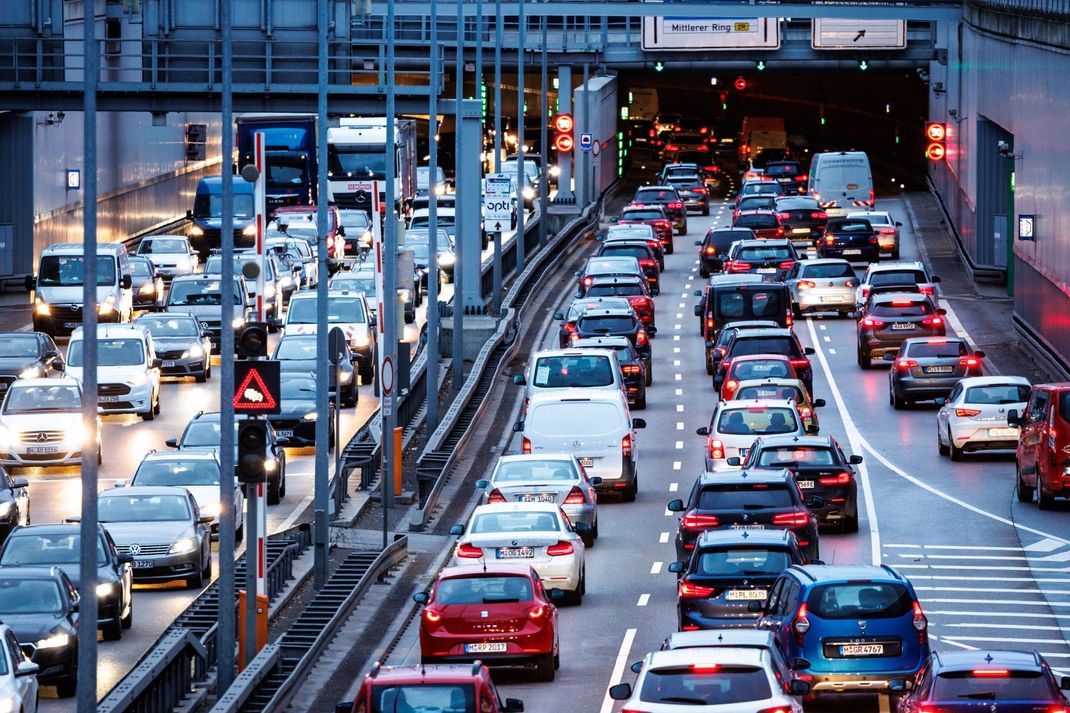 Straßenverkehr ist eine der Quellen für Feinstaub (Archivbild).