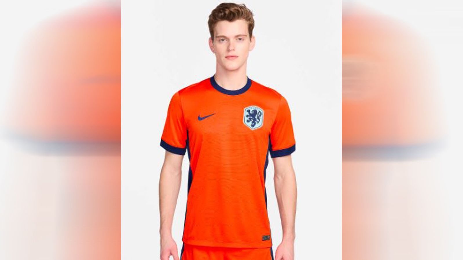 <strong>Gruppe D: Niederlande - Heimtrikot<br></strong>Im knalligen Orange geht's für die "Elftal" zur EURO. Ein dunkelblauer Kragen und gleichfarbige Absätze an Ärmeln sowie an der Seite runden das Jersey ab.