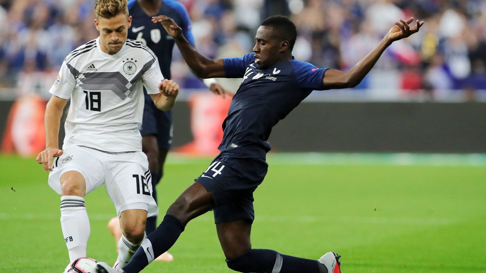 
                <strong>Blaise Matuidi (Frankreich)</strong><br>
                Über ihn geht deutlich weniger im Offensiv-Spiel im Vergleich zu seinem Pendant Mbappe auf der gegenüberliegenden Seite. Holt dann aber den entscheidenden Elfmeter zum 2:1-Endstand für Frankreich raus. ran-Note: 3
              