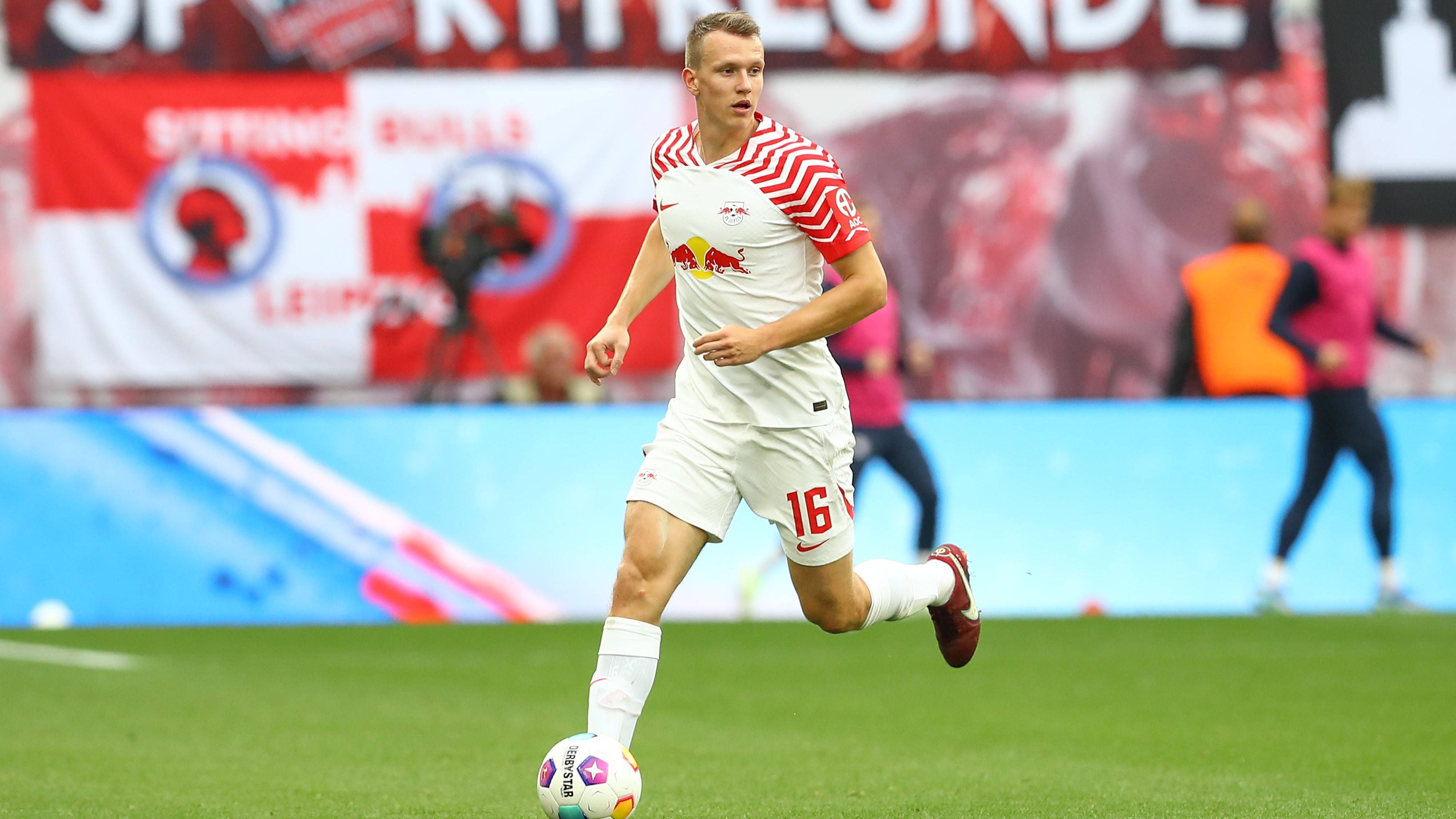 <strong>Lukas Klostermann (RB Leipzig)<br></strong>Für RB Leipzig stand Lukas Klostermann bereits 265 Mal auf dem Rasen, einige Partien kommen in der laufenden Runde aller Voraussicht nach hinzu. Wie es danach weitergeht, könnte aber offen sein. Die Konkurrenz in der Abwehr der Sachsen ist groß, Klostermanns bestes Argument für eine Vertragsverlängerung könnte seine Flexibilität sein.