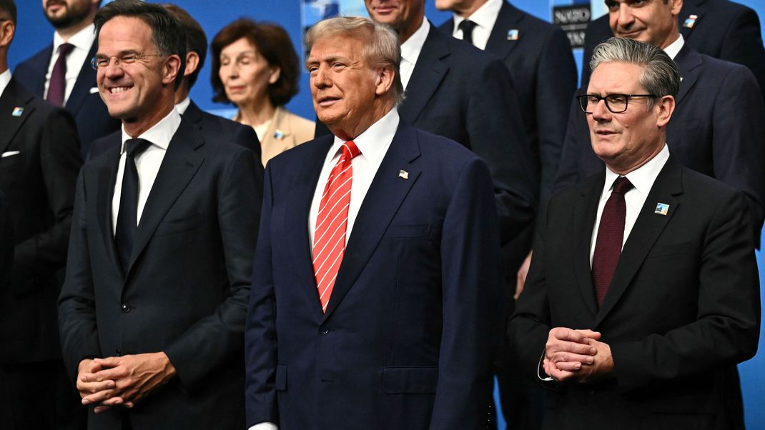 NATO-Gipfel in Den Haag (von links): Generalsekretär Mark Rutte, US-Präsident Donald Trump und Großbritanniens Premier Keir Starmer.