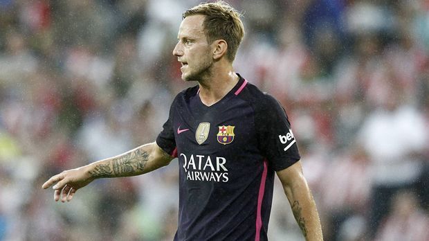 
                <strong>Ivan Rakitic</strong><br>
                Ivan Rakitic: Der Ex-Schalker gehört beim FC Barcelona zu den wichtigen Stützen. Und natürlich weckt das Begehrlichkeiten. Wie die Mundo Deportivo berichtete, wollten angeblich Manchester United, der FC Chelsea und Juventus Turin ihn in diesem Sommer locken. Er lehnte allerdings ab. Der Kroate ist übrigens Wiederholungstäter. "Als ich 16 Jahre war, hatte ich ein verlockendes Angebot von Chelsea", verriet er vor ein paar Jahren. Auch Juventus Turin hatte damals eine Offerte abgegeben. "Aber ich entschied mich dazu, bei meiner Familie zu bleiben. In diesem Alter war es wichtig, bei meiner Familie zu sein."
              