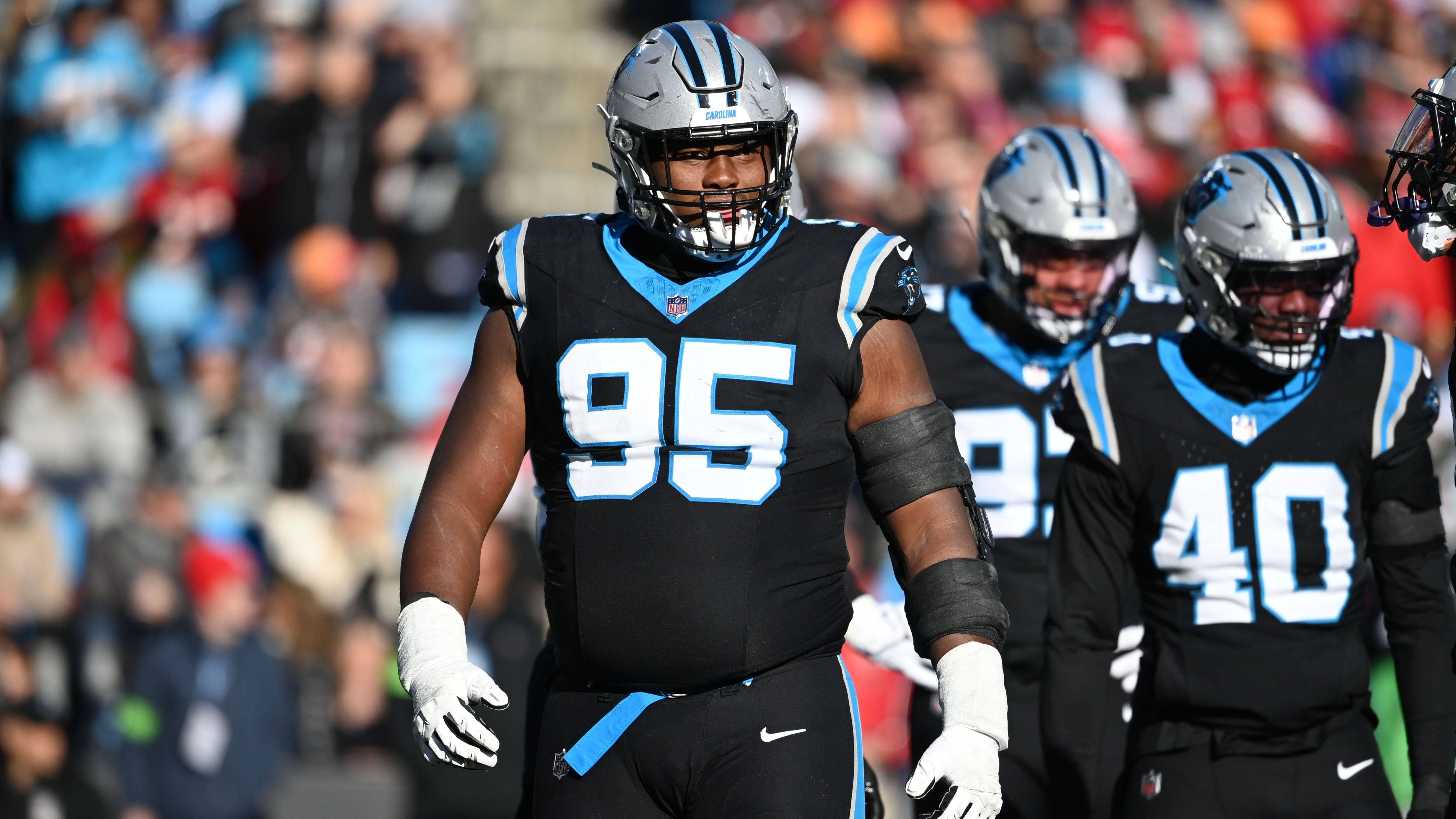 <strong>Platz 32: Carolina Panthers<br></strong>Die Defensive der Panthers konnte nur wenige Argumente für eine höhere Platzierung sammeln, kassierte vergangene Saison als einziges Team im Schnitt über 30 Punkte. Die Defensive Line wurde punktuell verstärkt, auch einige Rookies dürften schnell Spielzeit bekommen. Wenn die Panthers klettern wollen, müssen Stützen wie Jaycee Horn oder Derrick Brown fit bleiben.