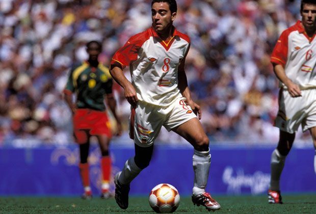 
                <strong>U-20-Weltmeister</strong><br>
                Seit seinem elften Lebensjahr wurde Xavi in Barcas Jugendakademie "La Masia" ausgebildet. Nebenher durchlief er alle U-Mannschaften Spaniens. 1999 gewann Xavi mit der U-20 die WM und wurde zum besten Nachwuchsspieler Spaniens ernannt.
              