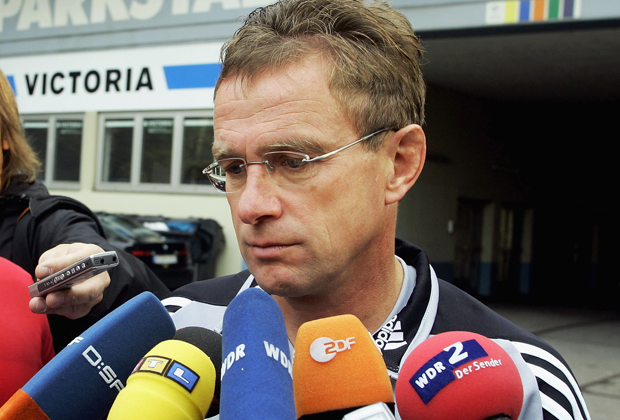 
                <strong>Ralf Rangnick (Schalke 04)</strong><br>
                Im September 2004 wird Ralf Rangnick Nachfolger von Jupp Heynckes als Schalke-Coach und führt die Knappen sofort auf die Erfolgsstraße. Erst als den Königsblauen am Saisonende die Luft ausgeht, muss das Rangnick-Team den FC Bayern vorbeiziehen lassen.
              