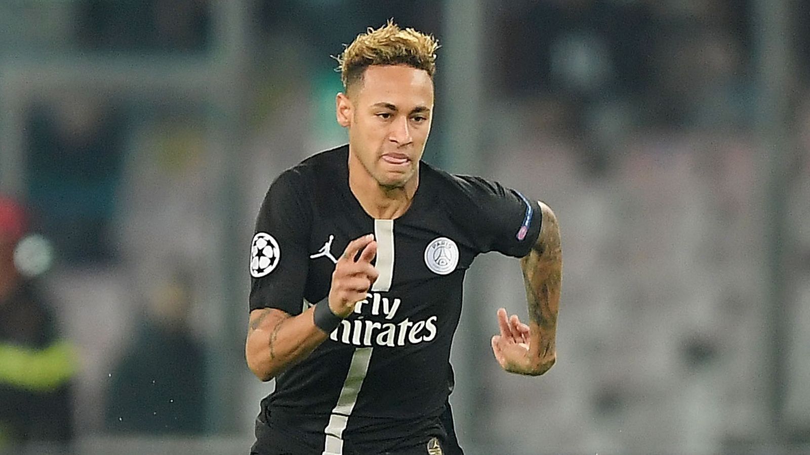 
                <strong>Platz 4: Neymar</strong><br>
                Verein: Paris St. GermainBrutto-Gehalt: 3,06 Millionen Euro monatlich
              