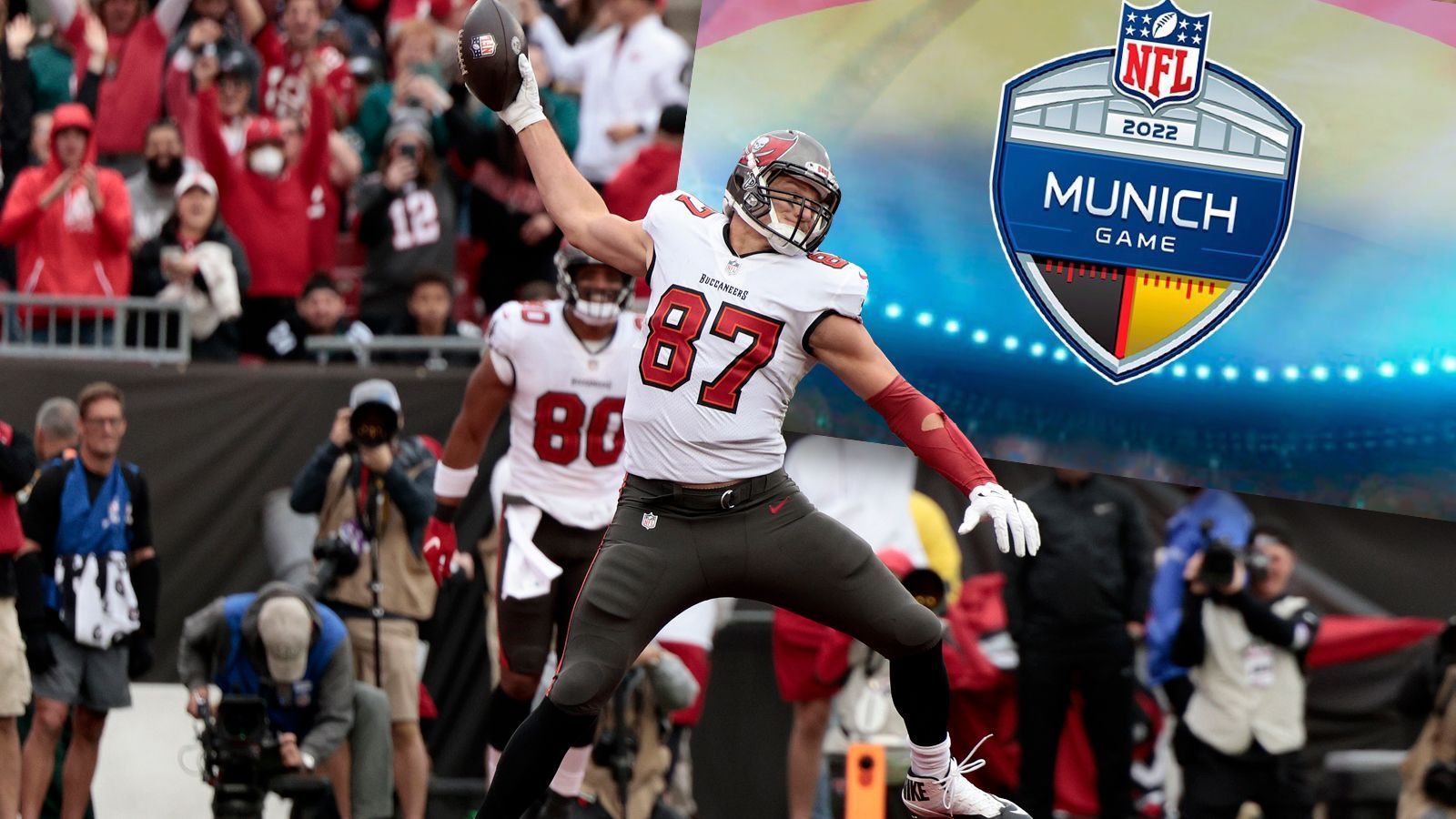 
                <strong>Gegen wen spielen die Tampa Bay Buccaneers beim NFL-Spiel in München?</strong><br>
                Es ist offiziell, die NFL kommt nach Deutschland und wird bis mindestens 2025 jedes Jahr ein Regular-Season-Spiel auf deutschem Boden austragen. Den Anfang macht München. Als erstes Heimteam in der Allianz Arena hat die NFL am 28. Februar die Tampa Bay Buccaneers bekanntgegeben. Der Gegner soll im Laufe des Mais bekanntgegeben werden. Doch auf wen könnten die Bucs treffen? ran hat ein wenig spekuliert. Dabei haben wir uns auf Inter-Conference-Spiele sowie Teams mit Vermarktungsrechten für Deutschland fokussiert, natürlich hat aber jedes Spiel potenziell die Chance, in München stattzufinden.
              