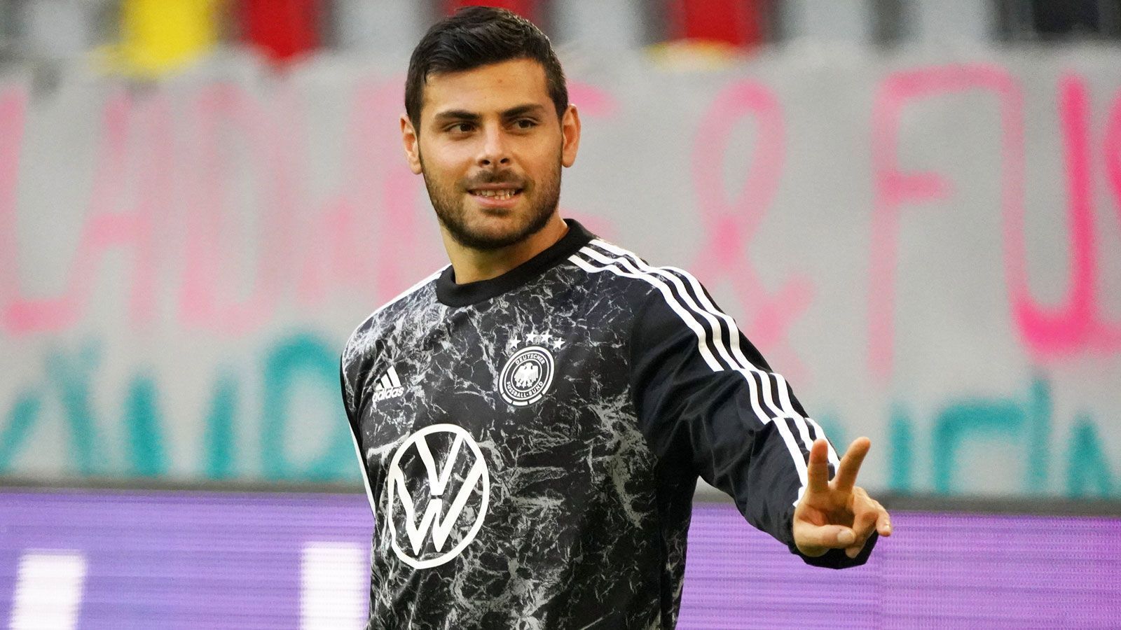 
                <strong>Kevin Volland (Deutschland)</strong><br>
                Für die Nachspielzeit eingewechselt, aber ohne wirklich Aktion. Ohne Note.
              