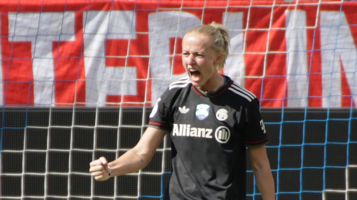 30.08.2025, xgrfx, Fussball DFB Supercup Frauen 2025, FC Bayern München - VfL Wolfsburg v.l. Tor, Lea Schüller (FC Bayern München) (DFL DFB REGULATIONS PROHIBIT ANY USE OF PHOTOGRAPHS as IMAGE SEQU...
