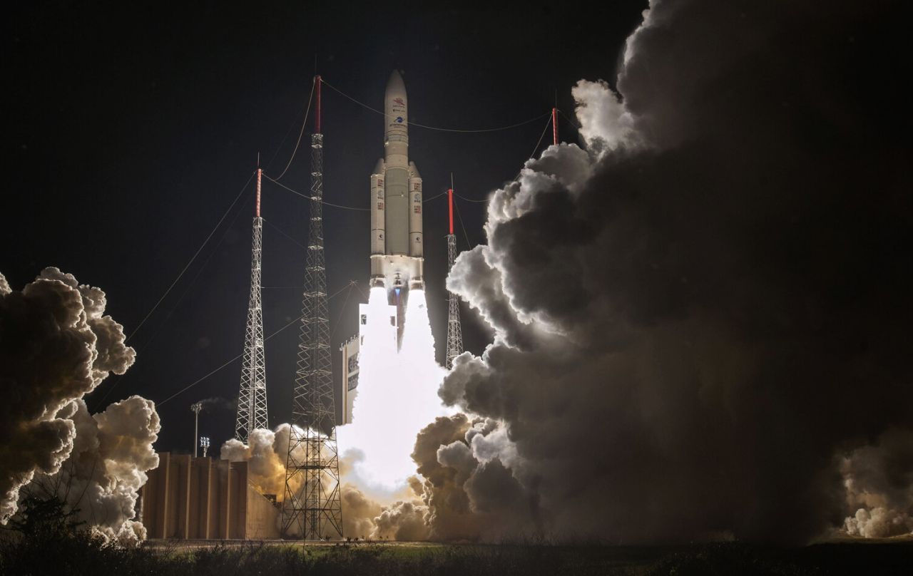 Planetendetektiv: 2018 startete die Raumsonde BepiColombo mit einer Ariane-5-Rakete Richtung Merkur. 