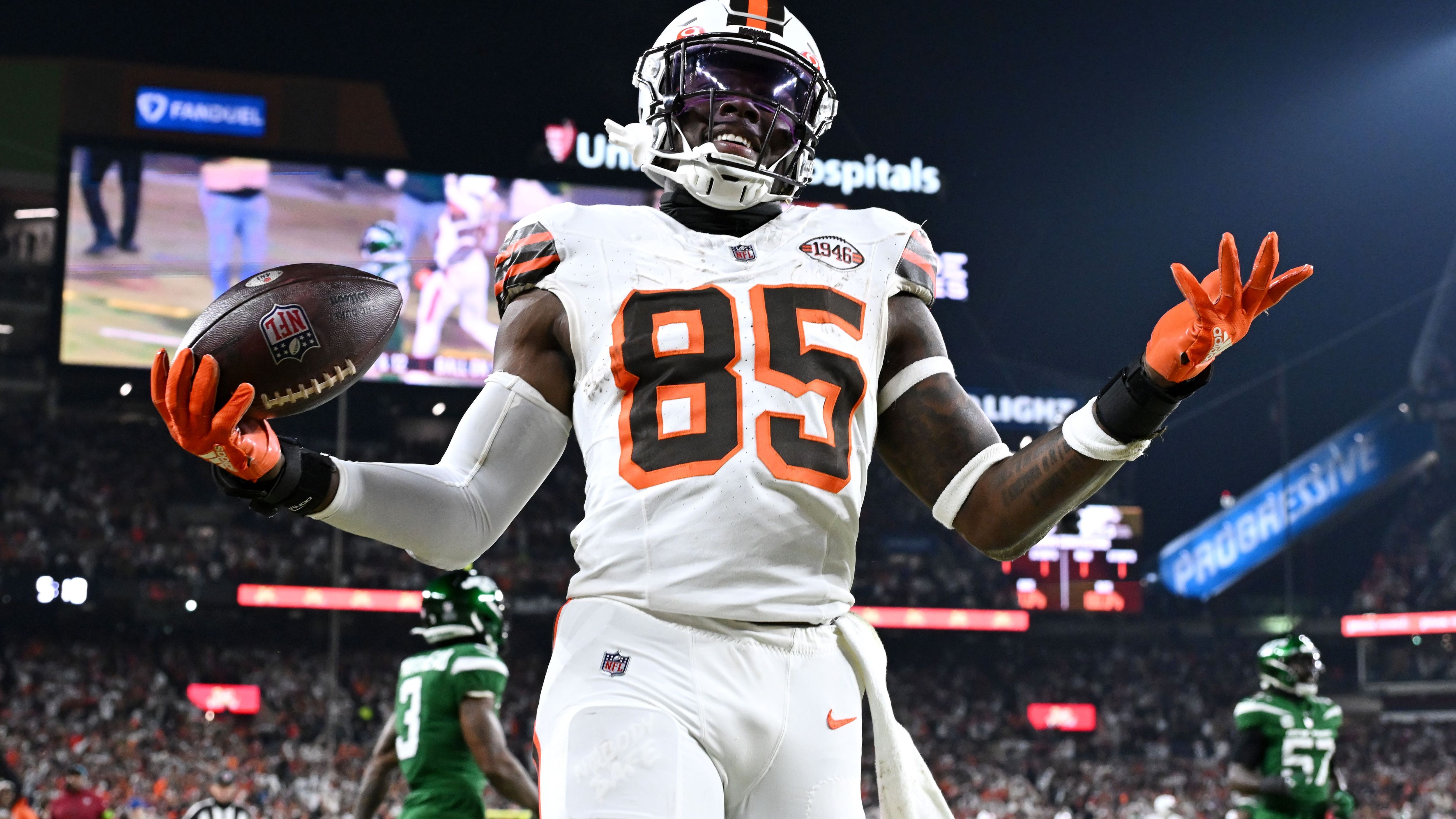 <strong>Platz 32: Cleveland Browns<br></strong>Selbst Head Coach Kevin Stefanski konnte letzte Saison kaum Impulse für seine Offensive liefern. In vielen Statistiken landete Cleveland im Tabellenkeller. Und auch in der kommenden Spielzeit könnte es für die Browns schwer werden. <a data-li-document-ref="528372" href="https://www.ran.de/sports/american-football/nfl/news/nfl-draft2025-shedeur-sanders-geht-zu-den-cleveland-browns-quarterback-chaos-ist-absehbar-ein-kommentar-528372">Die Quarterback-Situation</a> ist undurchsichtig, wirkliche Unterschiedsspieler lassen sich kaum ausmachen.