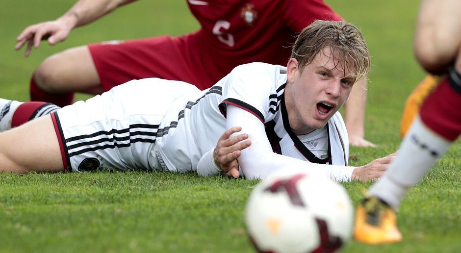 
                <strong>Mittelfeld: Arne Maier</strong><br>
                Mittelfeld: Arne MaierVerein: Hertha BSCLänderspiele (U17): 11Das sagt der Trainer: "Er ist ein spielstarker Allrounder im Mittelfeld."
              