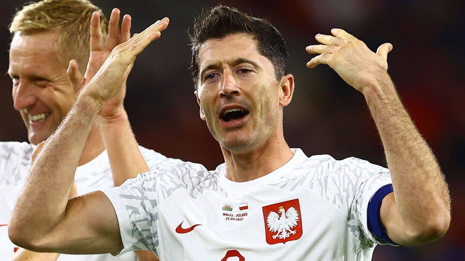 
                <strong>Polen: Robert Lewandowski - Gruppe C</strong><br>
                &#x2022; Aktueller Verein: FC Barcelona<br>&#x2022; Länderspiele: 134<br>&#x2022; Vorgänger bei der WM 2018: Robert Lewandowski<br>
              