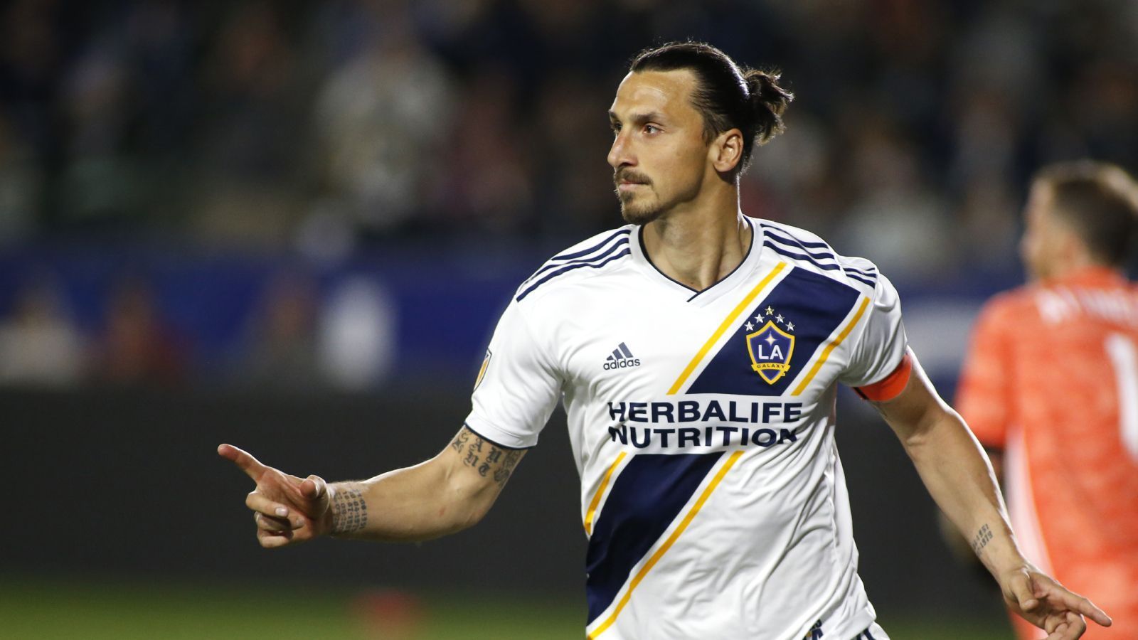 
                <strong>Platz 7: Zlatan Ibrahimovic (AC Mailand) </strong><br>
                251 Tore in 342 SpielenVereine: FC Barcelona, AC Mailand, Paris Saint-Germain, Manchester United, Los Angeles Galaxy
              