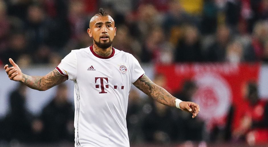 
                <strong>Arturo Vidal (FC Bayern München)</strong><br>
                Arturo Vidal (bis 55. Minute): Der Chilene sollte eigentlich das Spiel von hinten aufbauen - das ging gehörig schief. Die Rippenprellung schien ihn zu belasten. Ließ sich in einigen Szenen zu einfach vernaschen und kam einfach nicht auf Betriebstemperatur. Kurz nach der Pause war Schluss für den angeschlagenen "Warrior". ran-Note: 5
              