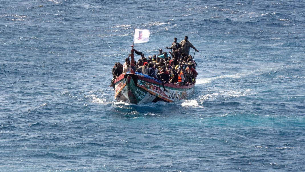 Trotz der lebensgefährlichen Fahrt über das Meer machen sich täglich Mirganten im Schlepptau von Menschenschmugglern auf die Reise ins Ungewisse.