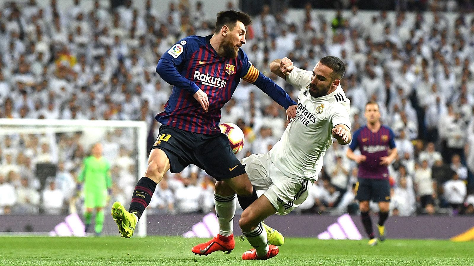 
                <strong>Head-to-Head: Real Madrid schlägt den FC Barcelona knapp</strong><br>
                5,5 zu 6,5 - Knapper Auswärtssieg für Real Madrid im ran.de-Head-to-Head. Im El Clasico stehen sich am Mittwoch zwei ebenbürtige Kontrahenten gegenüber und egal, wie das Spiel am Ende ausgeht, einen Sieger wird es auf jeden Fall geben: den Fußball-Fan. Denn die Topbegegnung der Primera Division verspricht auf jeden Fall ein geiles Spiel zu werden.
              