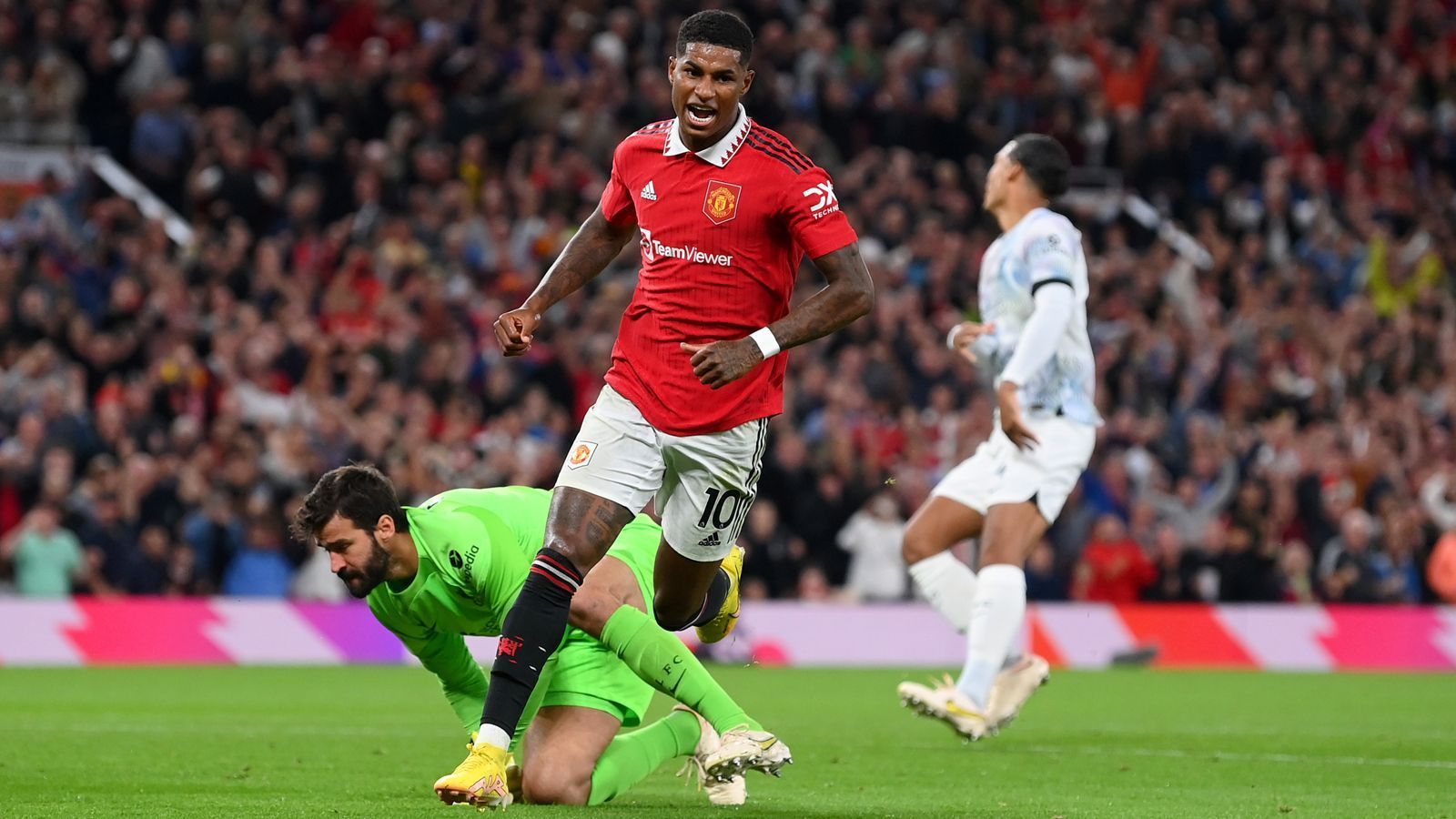 
                <strong>Rashford mit der Vorentscheidung</strong><br>
                Nach dem Seitenwechsel erzielte Marcus Rashford bei einem Konter in der 53. Minute das 2:0 für die Gastgeber, was schon die Vorentscheidung bedeutete. Der Engländer ließ Alisson mit seinem präzisen Abschluss ins linke Eck keine Chance. 
              