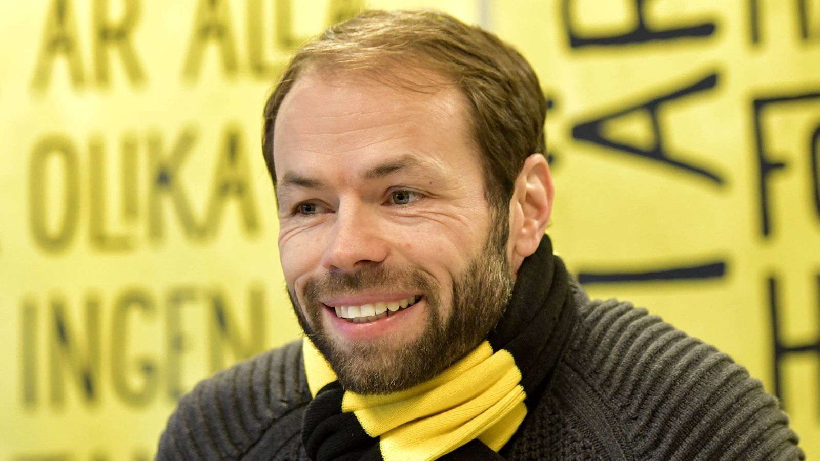 
                <strong>Trainer Andreas Alm</strong><br>
                Trainiert wird das schwedische Team seit dem 1. Januar 2018 von Andreas Alm. Der 45-jährige Schwede ist ein ehemaliger Profi, in seinem Heimatland wurde er nach seiner Karriere aber auch durch Auftritte als Fußball-Experte und Kolumnist bekannt. 2008 startete er seine Trainerlaufbahn als Assistenz-Coach beim AIK Solna, 2010 übernahm er dort den Chefposten. Über eine Station beim dänischen Klub Vejle BK landete Alm schließlich in Göteborg.
              