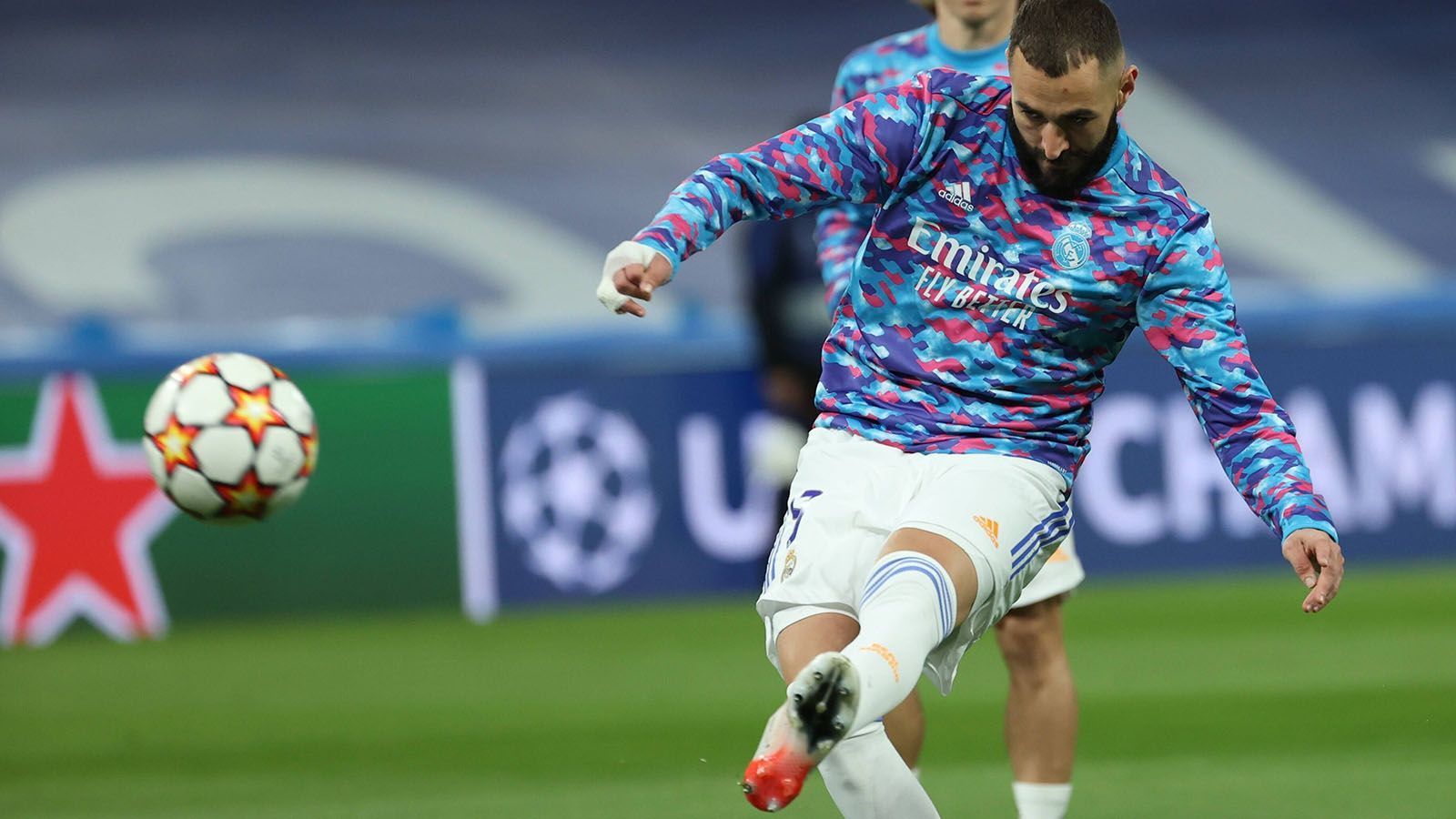 <strong>Erstes Team mit 1000 internationalen Toren: Real Madrid</strong><br>
                Real-Stürmer Karim Benzema hat 2021 gegen Schachtjor Donezk mit dem zwischenzeitlichen 1:0 ein historisches Tor erzielt. Denn es war der 1000. Treffer der "Königlichen" in der Geschichte des Europapokals. Noch kein anderes Team hat diesen Meilenstein erreicht.