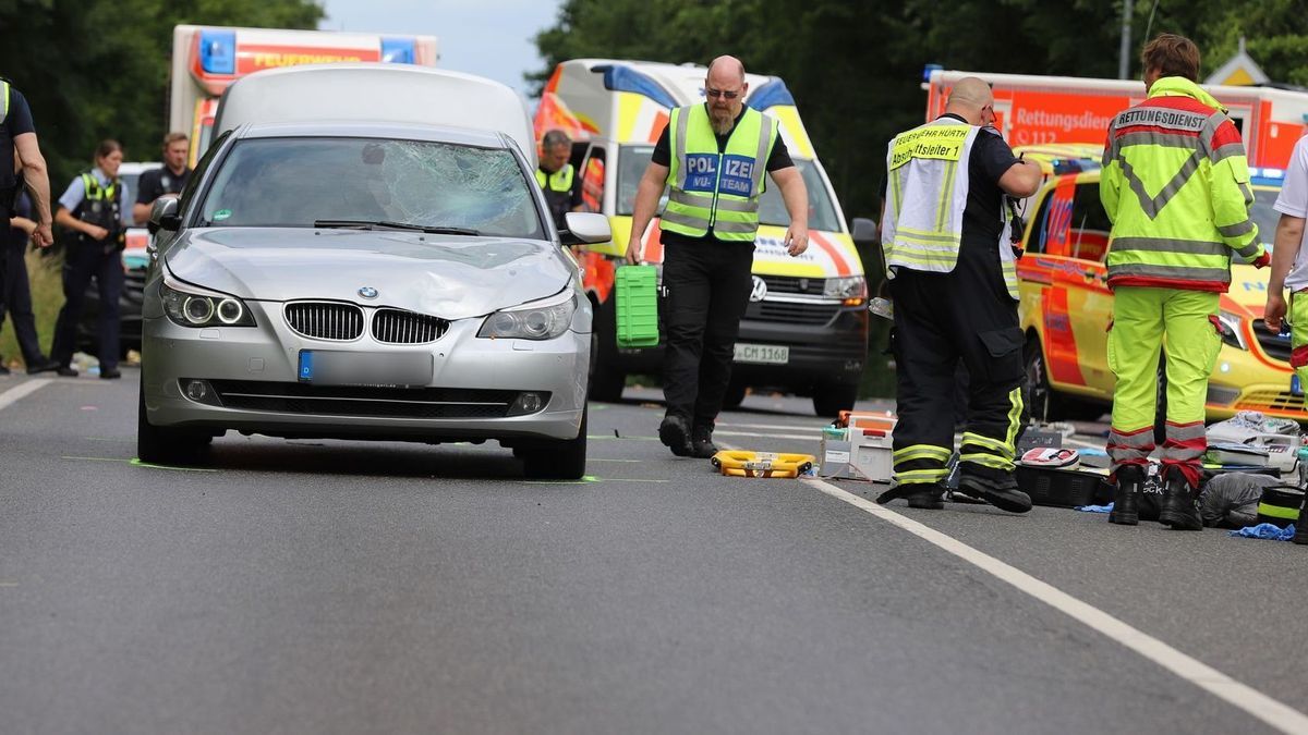 Auto fährt in Kindergruppe - mehrere Verletzte