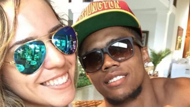 
                <strong>Seine Frau: Luisa Ramos</strong><br>
                9. Seine Frau: Luisa Ramos. Seit 2014 sind Douglas Costa und sie verheiratet. Über die Frau an seiner Seite ist jedoch nicht viel bekannt. Kürzlich kolportierte Scheidungsgerüchte sind nicht bestätigt. 
              