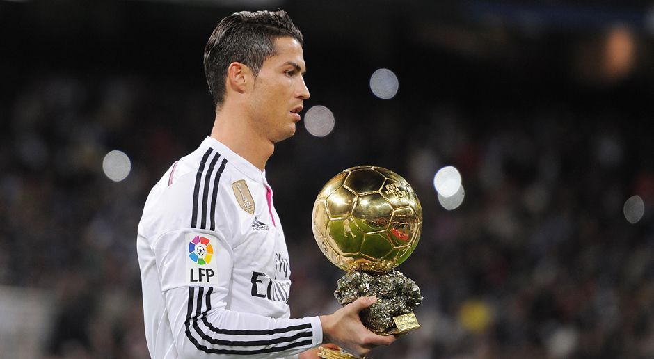 
                <strong>Welt: Cristiano Ronaldo</strong><br>
                ... sich Cristiano Ronaldo zum insgesamt vierten Mal den Titel des weltbesten Fußballers schnappte. Der Ballon d'Or wurde in diesem Jahr das erste Mal seit 2009 wieder von der französischen Fußball-Fachzeitschrift "France Football" allein vergeben. Davon unabhängig wird die FIFA im Januar den Titel "The Best - FIFA-Weltfußballer" vergeben. CR7, Lionel Messi und Antoine Griezmann sind hier die drei Spieler in der Endauswahl. Neben Mahrez und Ronaldo wurden dieses Jahr auch schon einige andere Kicker zum Besten ihres Landes oder Verbandes gewählt. ran.de präsentiert die Fußballer des Jahres 2016.
              