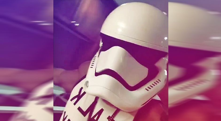 
                <strong>Marquette King</strong><br>
                Gibt es in der NFL einen größeren Star-Wars-Fan als Marquette King? Ein Video bei Instagram lässt die Frage rhetorisch wirken. Der Punter der Oakland Raiders tanzt verkleidet als Sturmtruppler zu elektronischer Musik. Ja, die deutsche Übersetzung für "Stormtrooper" ist Sturmtruppler. Fast so witzig wie der Clip von King. Möge die Macht mit dir sein. 
              