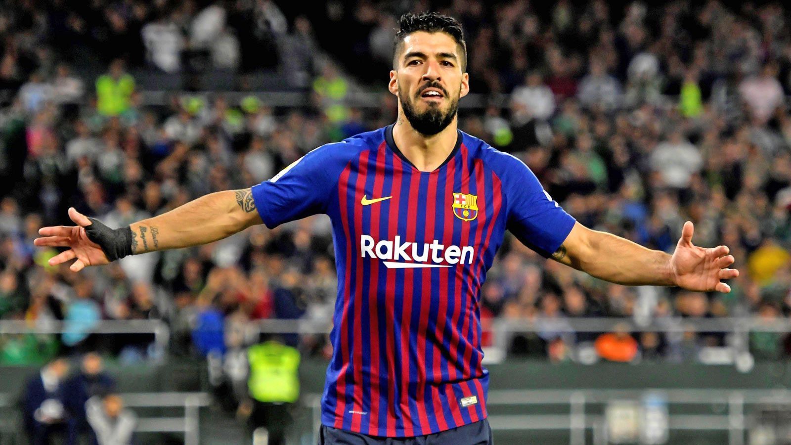 
                <strong>Luis Suarez (Atletico Madrid)</strong><br>
                Der Wechsel von Luis Suarez vom FC Barcelona zu Atletico Madrid ist fix. In einer offiziellen Mitteilung bestätigt der Hauptstadtklub, dass sich beide Klubs geeinigt haben. Lediglich der Medizincheck und die finale Vertragsunterschrift des 33-Jährigen stehen noch aus. Über die Vertragslaufzeit wurde keine Angabe gemacht, sie soll aber zwei Jahre betragen. Der Angreifer soll ablösefrei nach Madrid kommen, durch Bonuszahlungen - etwa wann Atletico ins Viertelfinale der Champions League kommt - sollen aber bis zu sechs Millionen Euro noch nach Barcelona gehen können. 
              