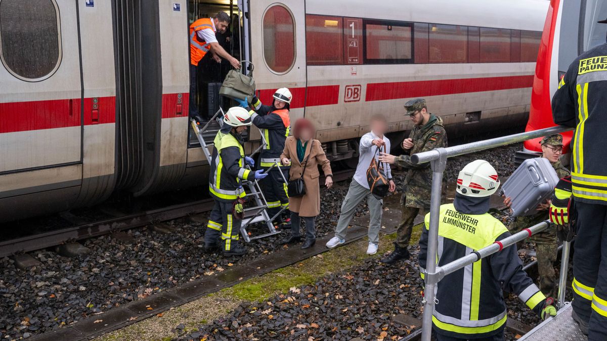 Unfall zwischen ICE und Regionalzug