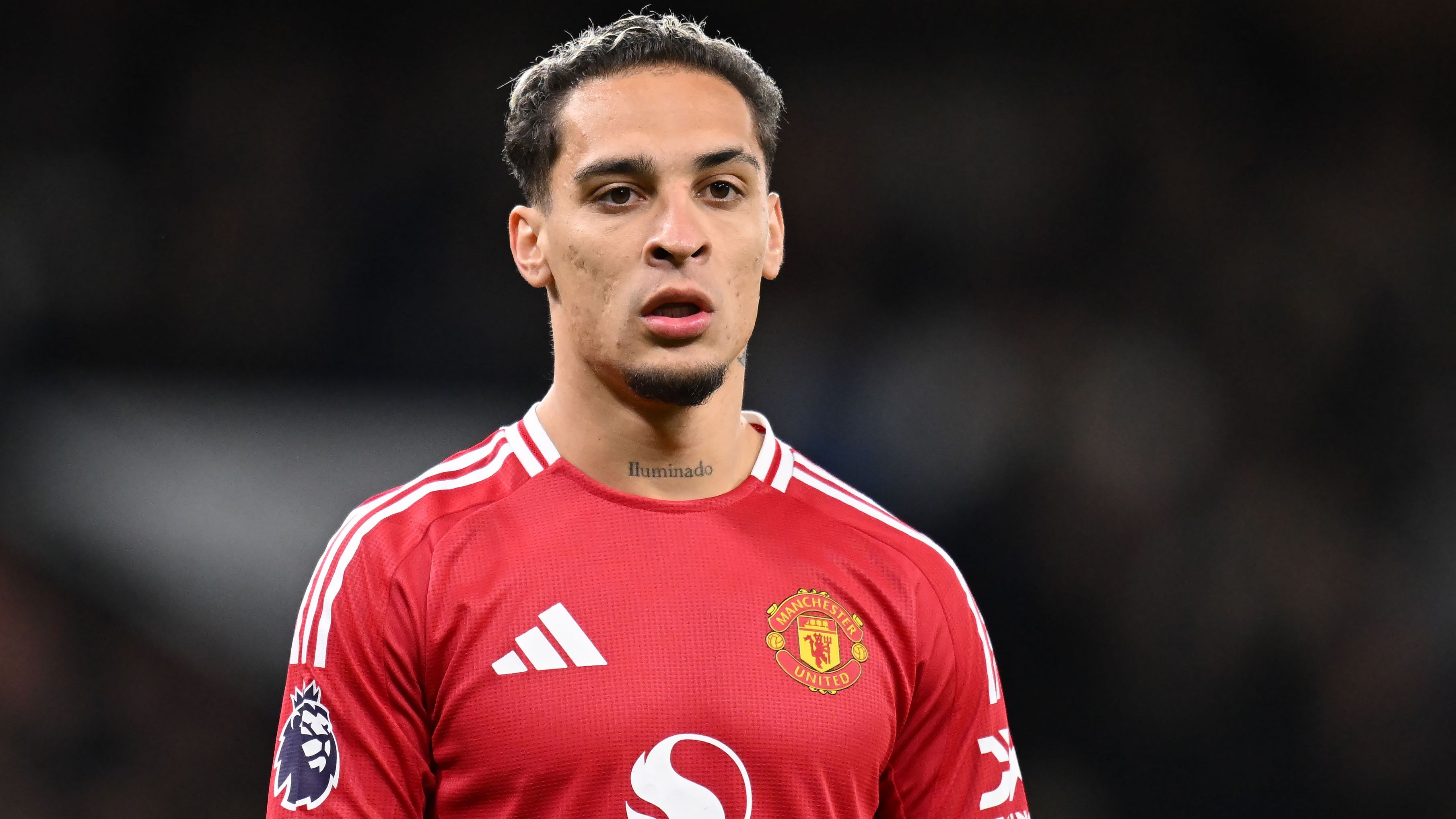 <strong>Antony (Manchester United)</strong><br>Nach seiner Rückkehr von der durchaus erfolgreichen Leihe bei Real Betis Sevilla soll Antony bei Stammverein Manchester United dennoch keine Zukunft mehr haben. Laut dem brasilianischen Portal "UOL" gilt der 25-Jährige als Verkaufskandidat bei den "Red Devils". Die Engländer sollen die Ablöseforderung für den einst 95 Millionen Euro teuren Transferflop ...