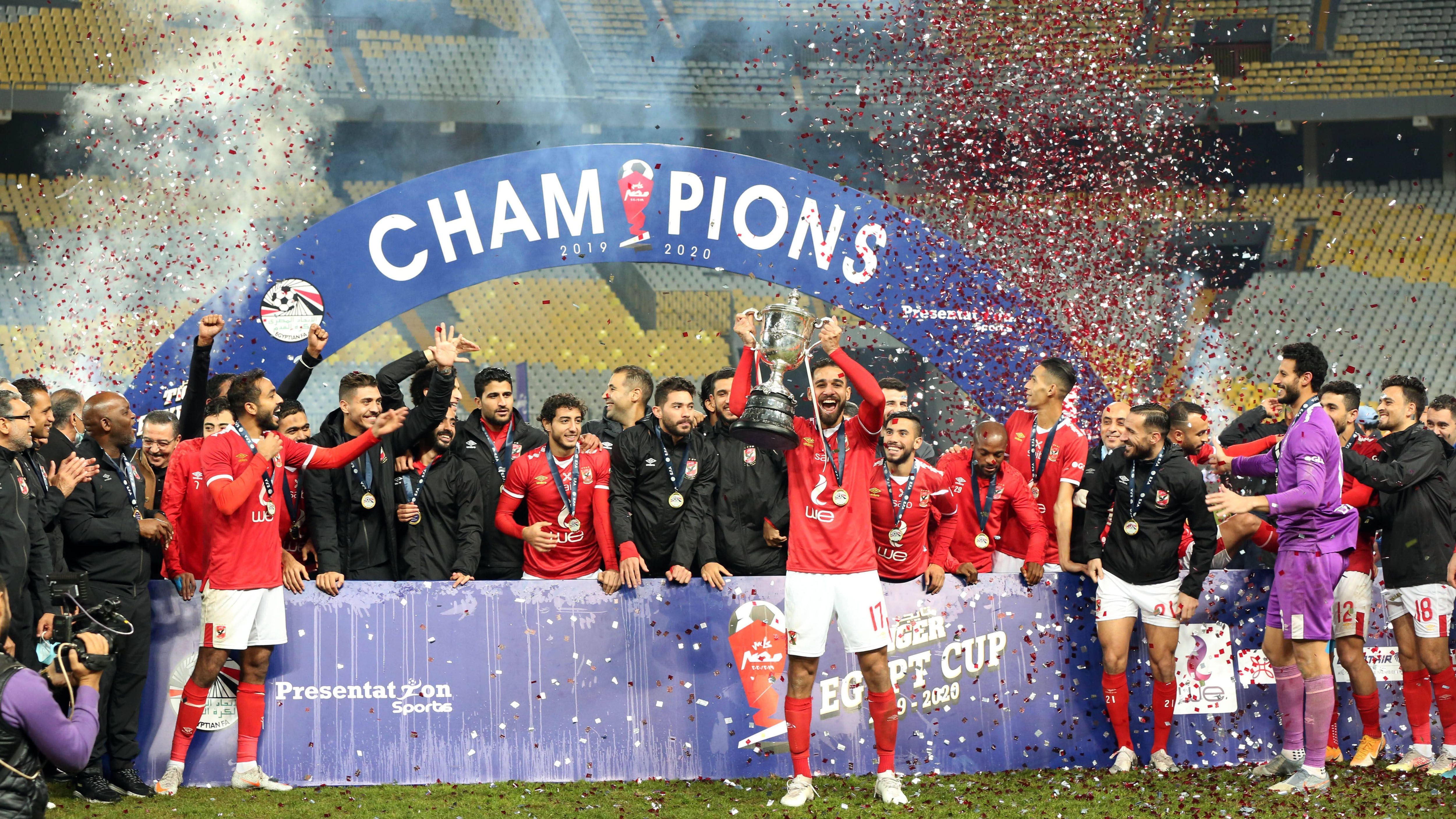 
                <strong>Al Ahly (Champions-League-Sieger Afrikas)</strong><br>
                Der ägyptische Vertreter Al Ahly SC gewann zum ersten Mal seit 2013 wieder die Champions League in Afrika. Im Finale setzte sich der ägyptische Meister gegen den Kairoer Lokalrivalen Al Zamalek SC mit 2:1 durch. Insgesamt holte Al Ahly die Trophäe bereits zum neunten Mal. 
              