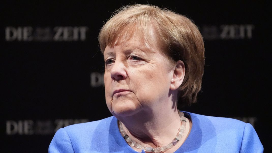 5. Februar 2025, Hamburg: Altkanzlerin Angela Merkel (CDU) im Deutschen Schauspielhaus.