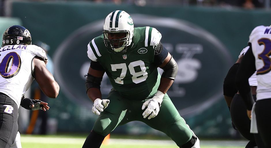 
                <strong>Ryan Clady (New York Jets)</strong><br>
                Auch Offensive Tackle Ryan Clady könnte bei den New York Jets 2017 nicht mehr auflaufen. Mit 30 Jahren gilt Clady nicht als Zukunftsprojekt und die Franchise würde zudem 10 Millionen Dollar durch einen Cut einsparen. Stichwort: Neuaufbau.
              