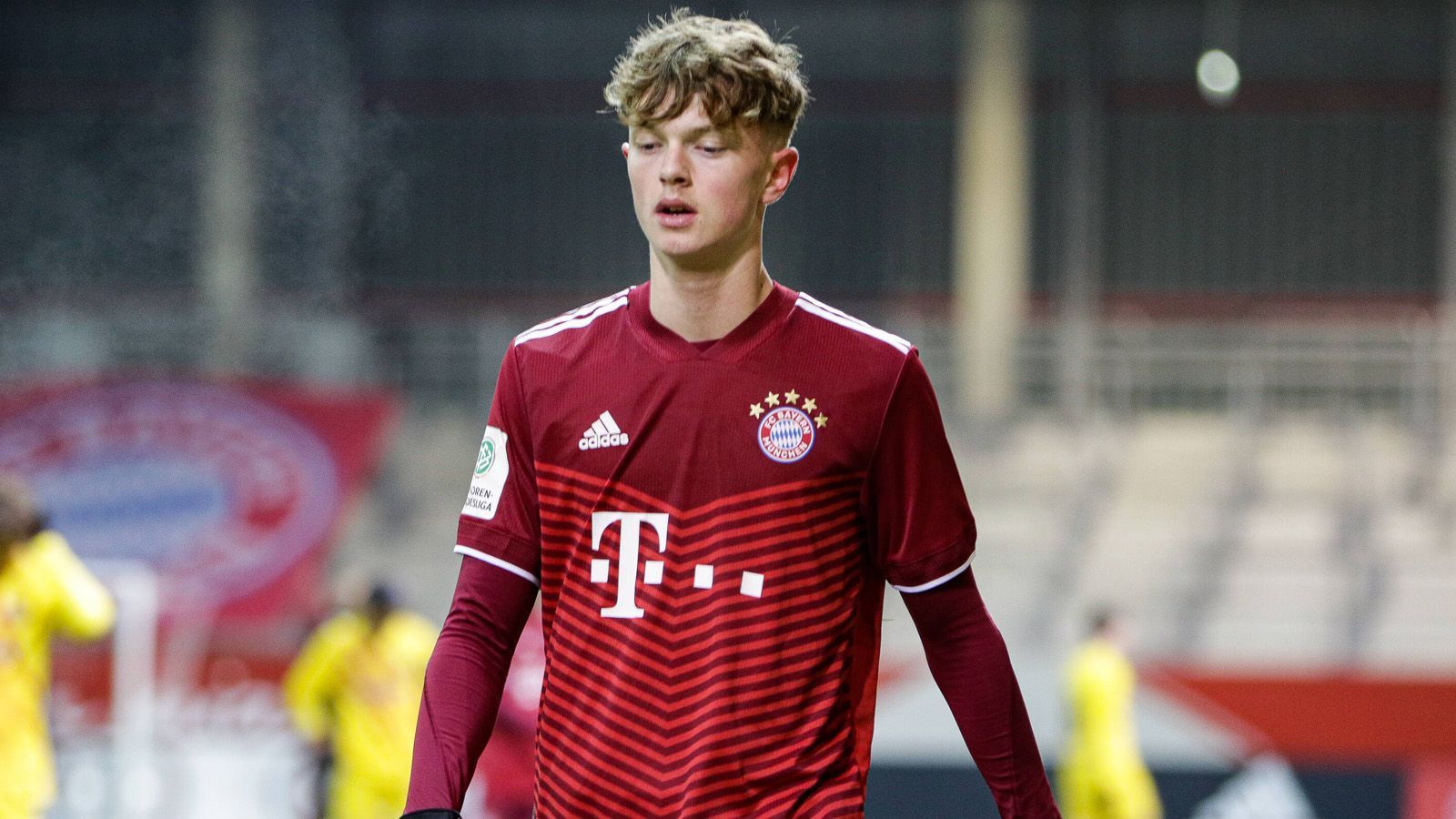 
                <strong>Paul Wanner (16 Jahre, Offensives Mittelfeld)</strong><br>
                Altersmäßig könnte Wanner noch in der U17 spielen, beim FC Bayern kommt der seit dem 23. Dezember 16-Jährige aber hauptsächlich in der U19 Bundesliga Süd/Südwest zum Einsatz. Dort gelangen ihm in der laufenden Saison zwei Treffer und zwei Vorlagen. Das Mittelfeld-Juwel, das auch die österreichische Staatsbürgerschaft besitzt, kam 2018 aus der Ravensburger Jugend zum FC Bayern. Unter Trainer Julian Nagelsmann trainierte Wanner schon mit den Profis mit. Für den Rückrundenauftakt wurde er gemeinsam mit Arijon Ibrahimovic aus dem Trainingslager der deutschen U17-Nationalmannschaft aus Andalusien eingeflogen.
              