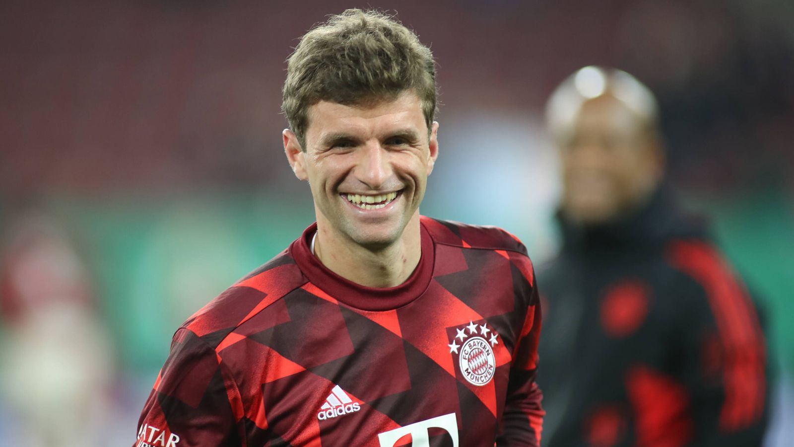 
                <strong>Thomas Müller</strong><br>
                Der Routinier sitzt ist nach überstandener Rückenverletzung noch nicht topfit und sitzt daher bis zur 80. Minute auf der Bank, ehe er für Musiala eingewechselt wird. Vorlage zum 5:2. Ohne Bewertung
              