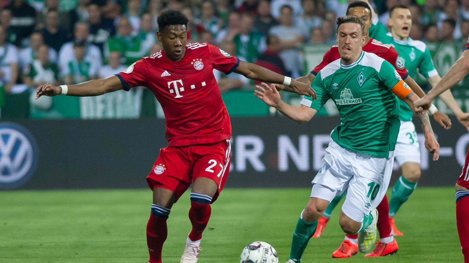 
                <strong>David Alaba (Bayern München)</strong><br>
                Harmoniert auf links ganz gut mit Coman. Offensiv in Ordnung, auch defensiv zumeist auf der Höhe. Beim 1:2 allerdings nicht konsequent genug. ran-Note: 3
              