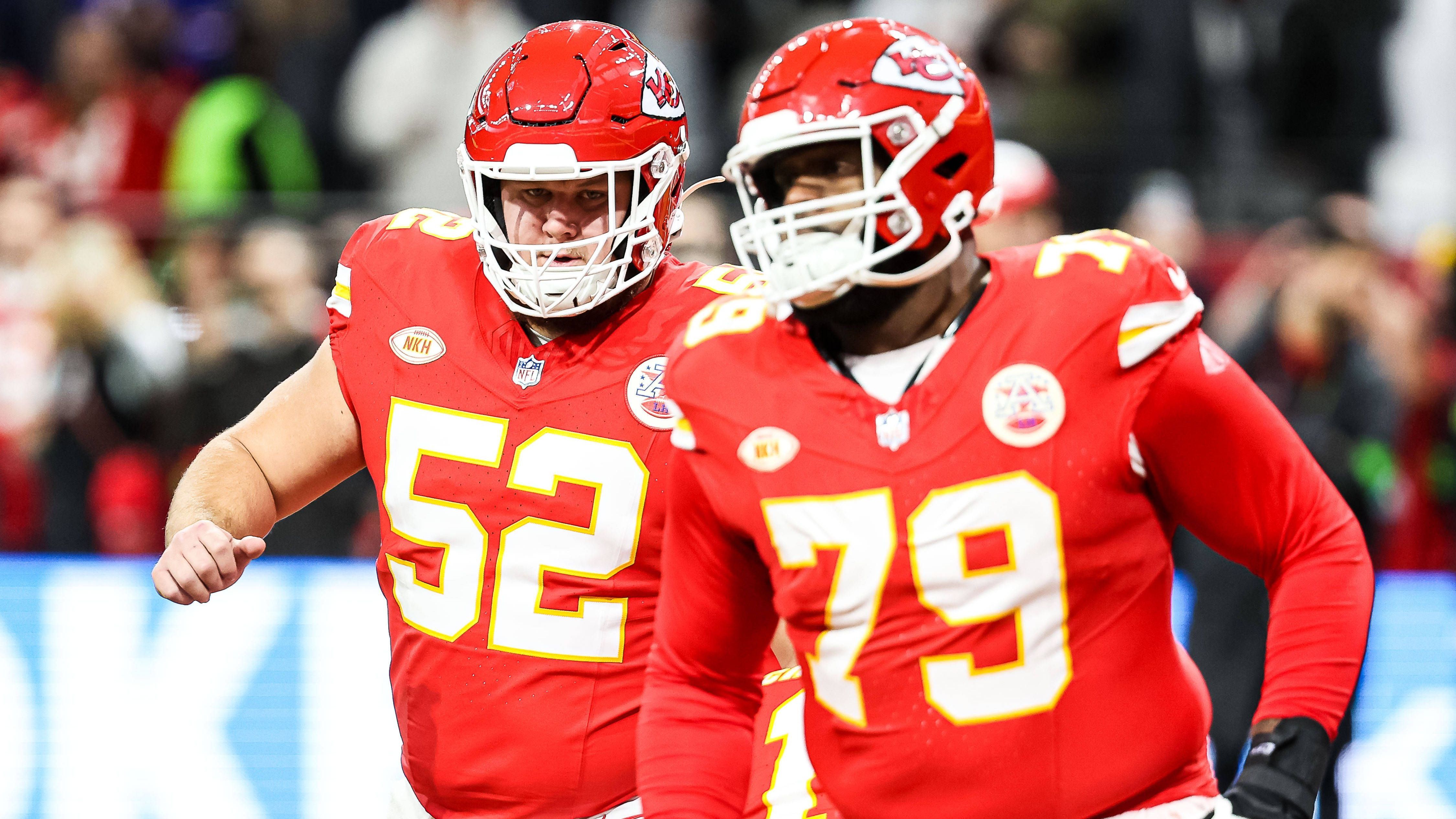 <strong>O-Line der Chiefs als Prunkstück </strong><br>Der Pluspunkt der Chiefs ist in dieser Saison die Offensive Line. Kein QB wurde seltener gesackt als Mahomes (zwölf), kein Lineman ließ mehr als zwei Sacks zu. Viel härter könnte die Aufgabe Montagnacht aber nicht sein, die Eagles verfügen über eine der besten Fronts der Liga und erzielen durchschnittlich 3,3 Sacks pro Spiel.
