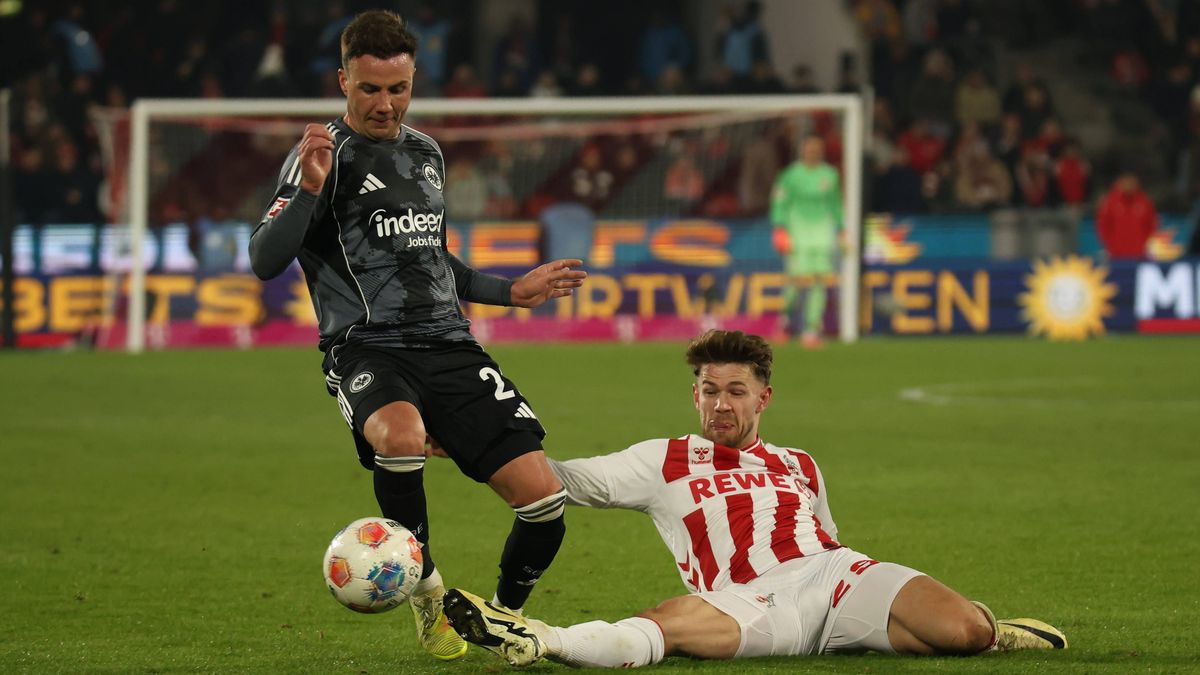 v.l. Mario Goetze (Eintracht Frankfurt 27), Jan Thielmann (1.FC Koeln 29) GER, 1. FC Koeln vs. Eintracht Frankfurt, Fussball, Bundesliga, 11. Spieltag, Spielzeit 2025 2026, 22.11.2025 (DFL DFB REGU...