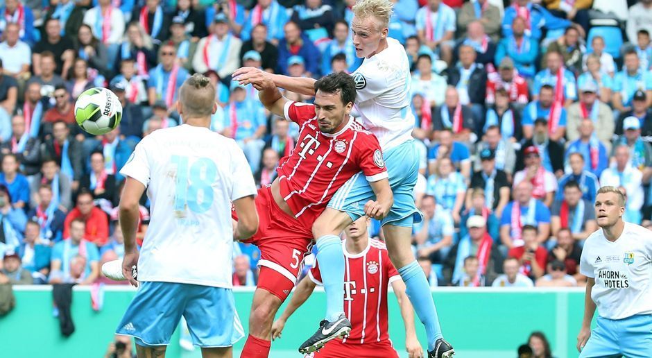 
                <strong>Mats Hummels</strong><br>
                Mats Hummels: Gibt auch gegen Chemnitz wieder den ersten Aufbauspieler bei den Bayern. Überzeugt ansonsten durch sein gutes Stellungsspiel und zeigt sich gewohnt souverän als Abwehrchef der Ancelotti-Elf. Krönt seine starke Leistung mit dem Treffer zum 5:0. ran-Note: 2
              