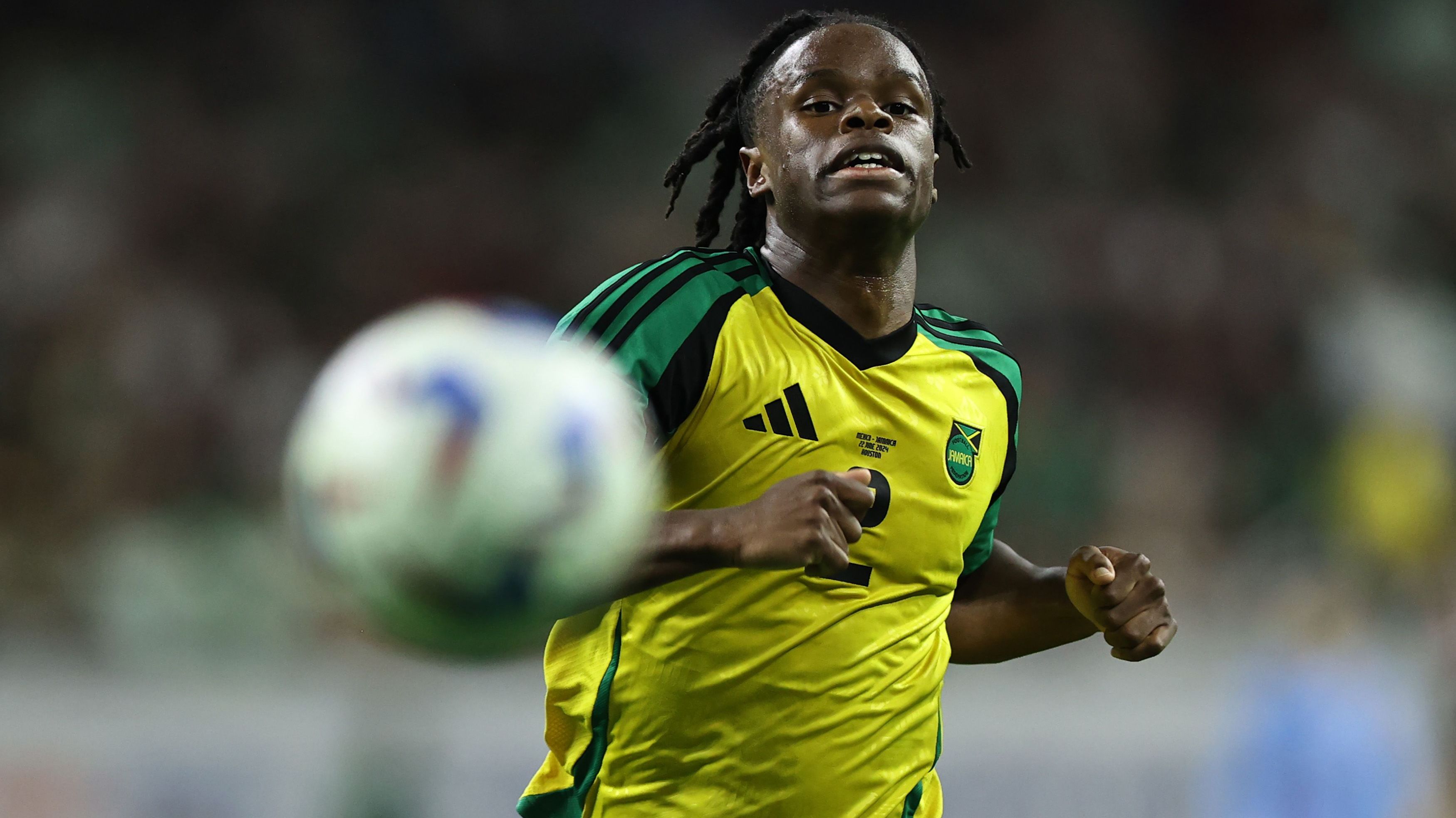 <strong>Dexter Lembikisa (Jamaika)</strong><br>Der gebürtige Engländer durfte gegen Mexiko (0:1) durchspielen. Als Rechtsverteidiger wurde er von den Wolves an den schottischen Erstligisten Hearts of Midlothian verliehen, für Jamaika spielt er sogar eher im rechten Mittelfeld und hilft der Mannschaft mit seinem Talent enorm. Das Turnier könnte auch für ihn ein weiterer Versuch sein, sich ins Schaufenster zu stellen.<br><strong>Verein</strong>: Wolverhampton Wanderers<br><strong>Alter:</strong> 20<br><strong>Marktwert</strong>: 3 Millionen Euro