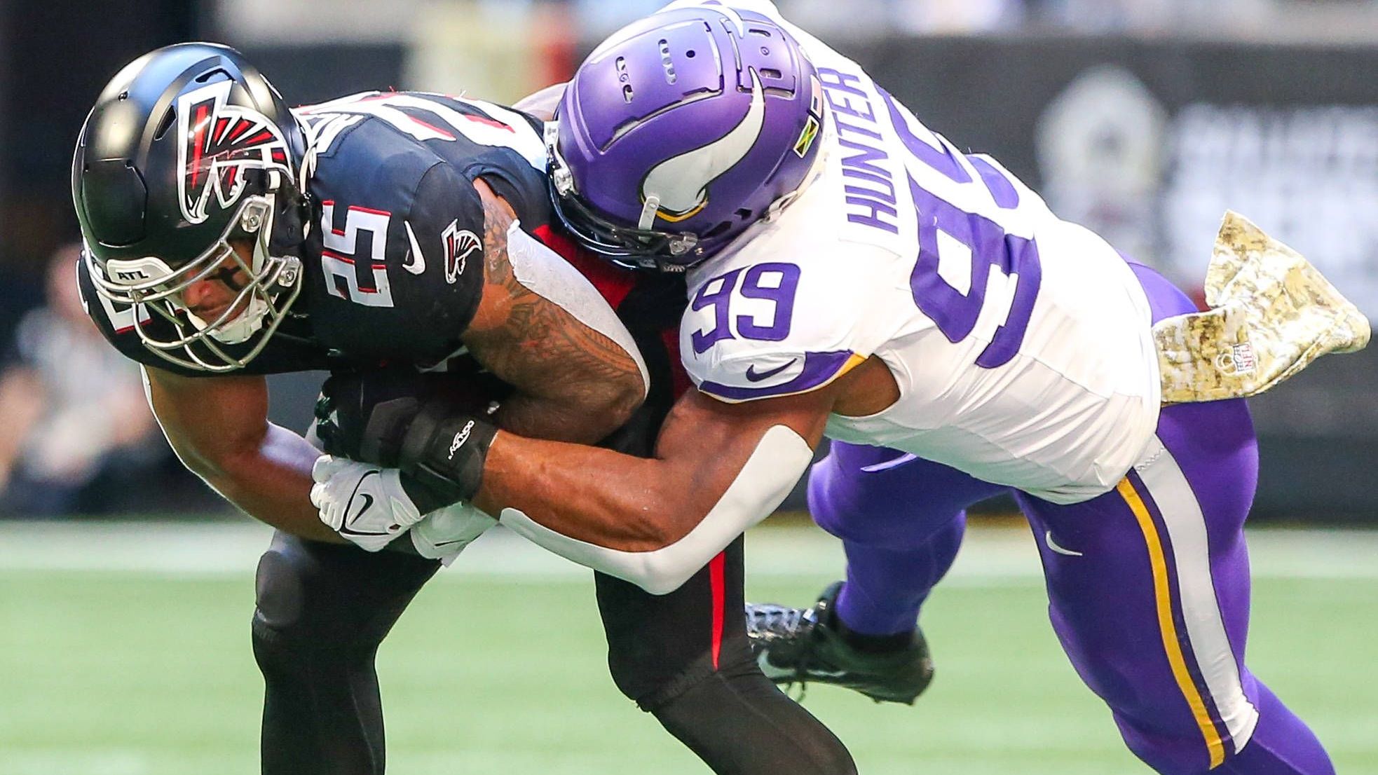 <strong>Houston Texans: Danielle Hunter (Defensive End)</strong><br>Die Texans verfügten bereits über jede Menge Talent, mit Hunter kam nun ein erfahrener Pass Rusher dazu, der im Verbund mit Will Anderson ein enorm gefährliches Duo für jeden Quarterback bildet. Der 29-Jährige kommt mit der Empfehlung von vier Pro-Bowl-Auszeichnungen.